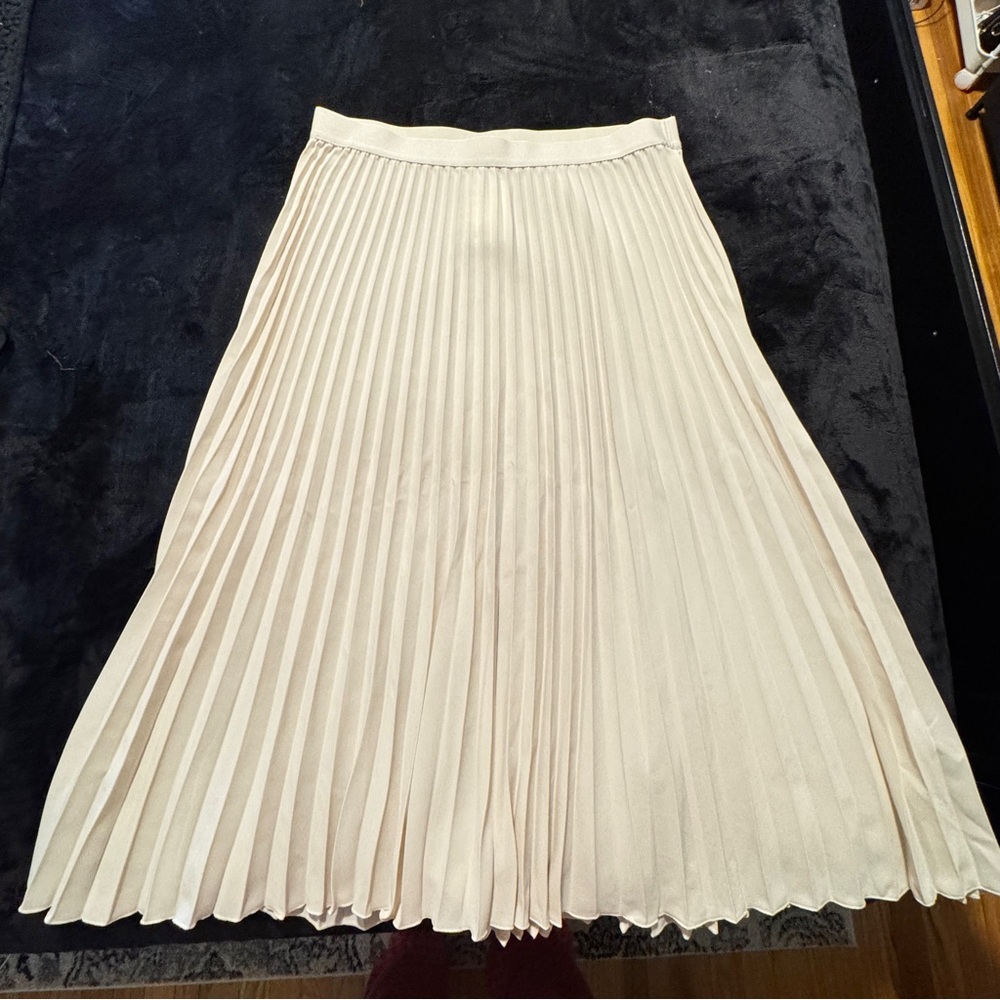 Elegant Cream Pleated Skirt